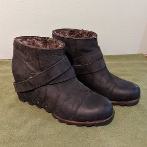 Sorel Artic Wedge w/Fur trim size 8.5